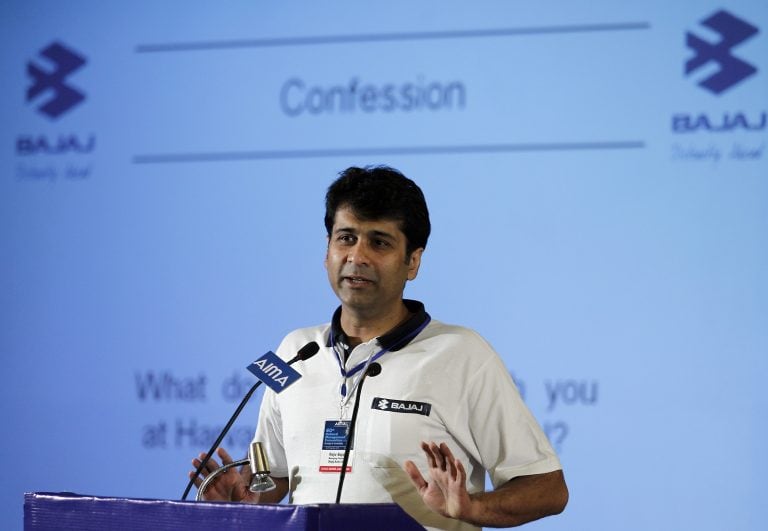 rajiv bajaj说，在节日喘息后，我们回到了放缓的车道上