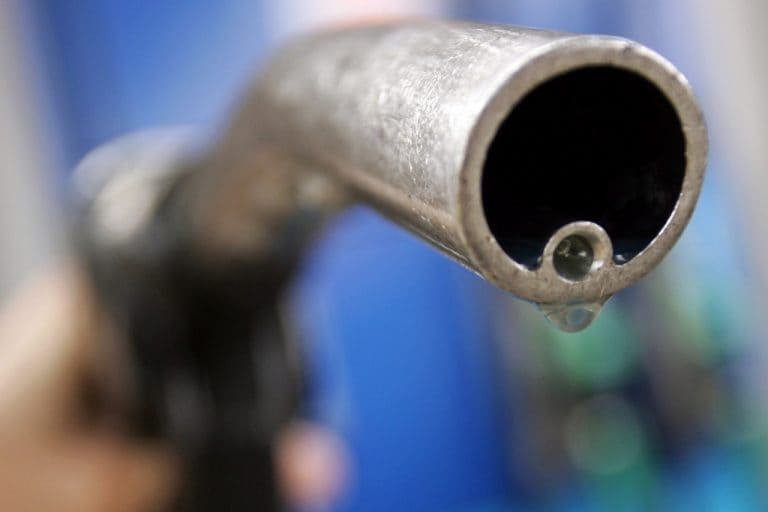如果政府在民意调查期间停止燃料价格修订，则石油PSUS盈利能力击中：穆迪