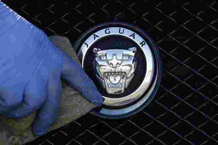 Jaguar到2025年乘坐100％绿色，作为JLR'Reimagine战略'的一部分
