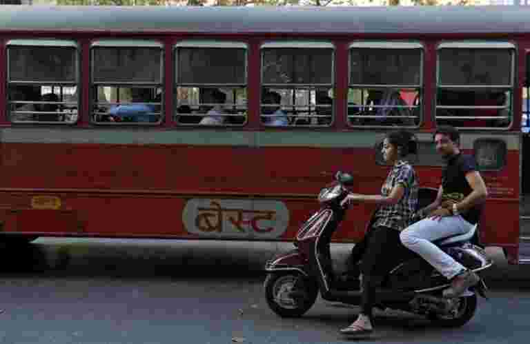 Kolkata的公交车通勤者现在可以在手机上购买门票