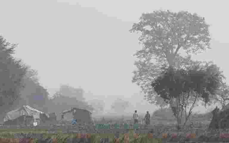 新德里窒息作为污染水平达到今年最差