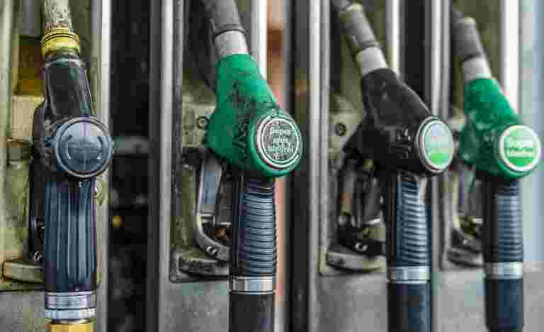 汽油在德里达到89.88卢比，孟买达到96.32卢比，作为连续第十天的差饷