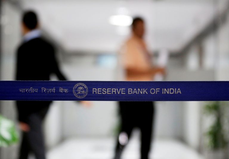 报告称，RBI计划银行向违约者启动IBC诉讼的激励措施