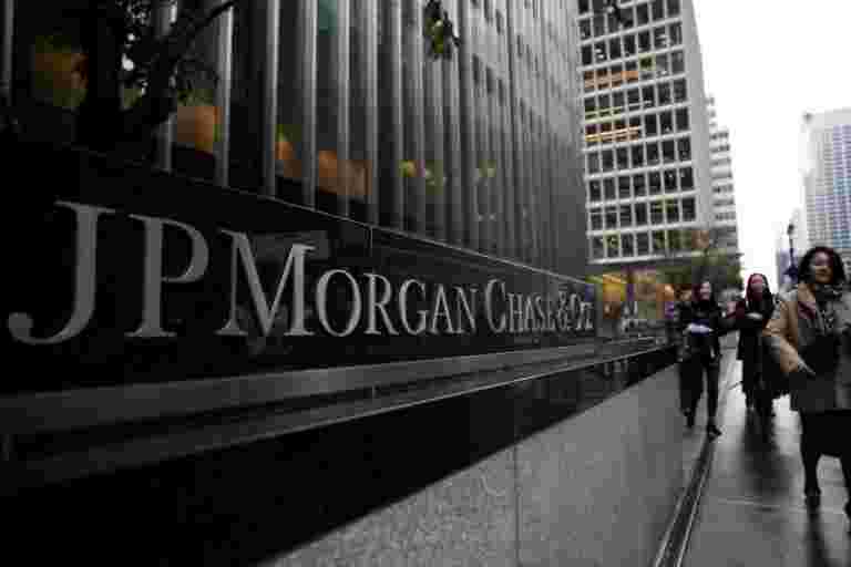 巴克莱，JP摩根银行在面向英国课程上的货币索具