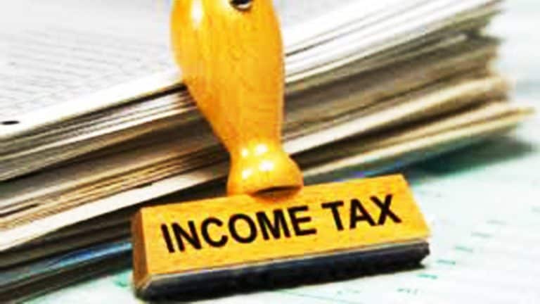 报告称，四名Lakh纳税人面对所得税部门的审查
