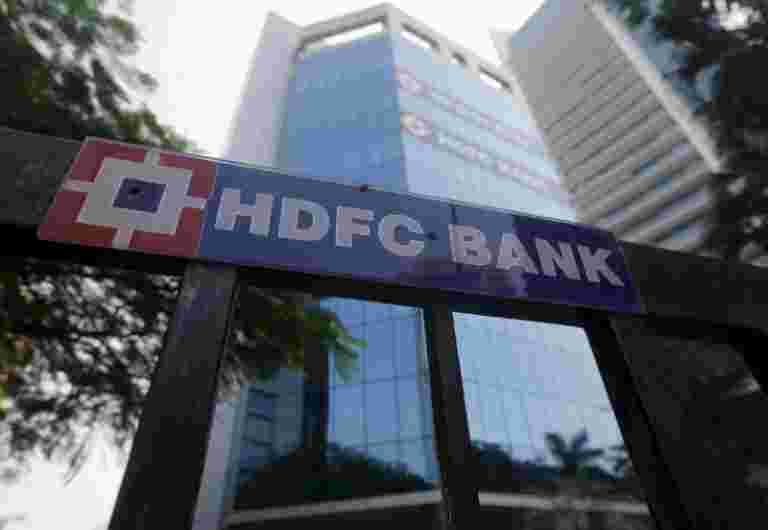 RBI暂时禁止新的数字推出的HDFC银行，采购新的信用卡客户